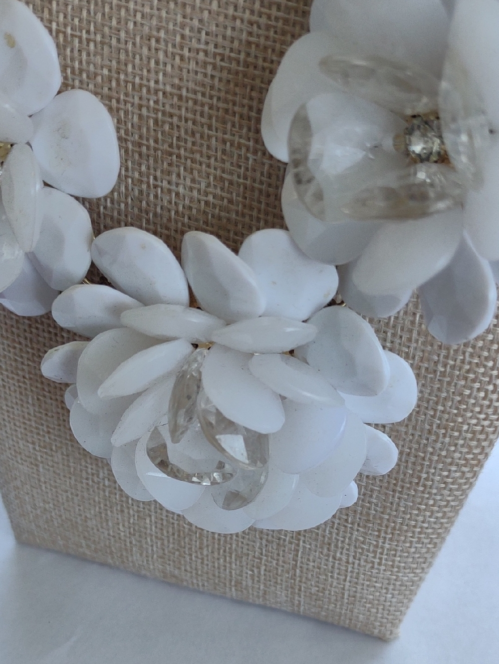 Rare Vintage White Floral Statement Necklace - Brand Unspecified - Picture 4 of 5